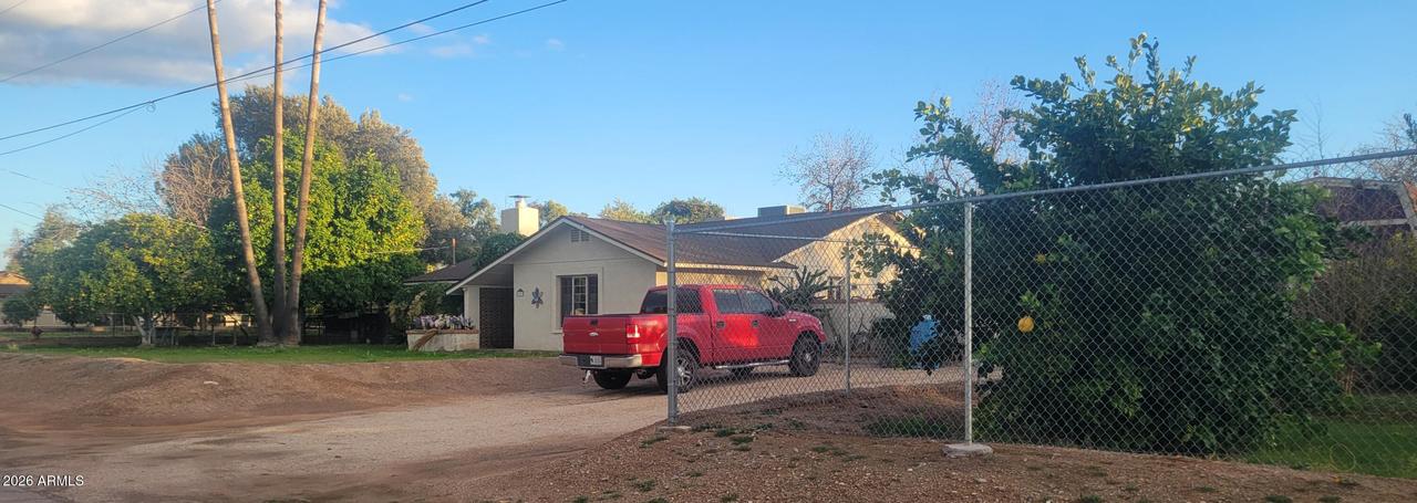 4525 W Country Gables Dr., Glendale, AZ 85306