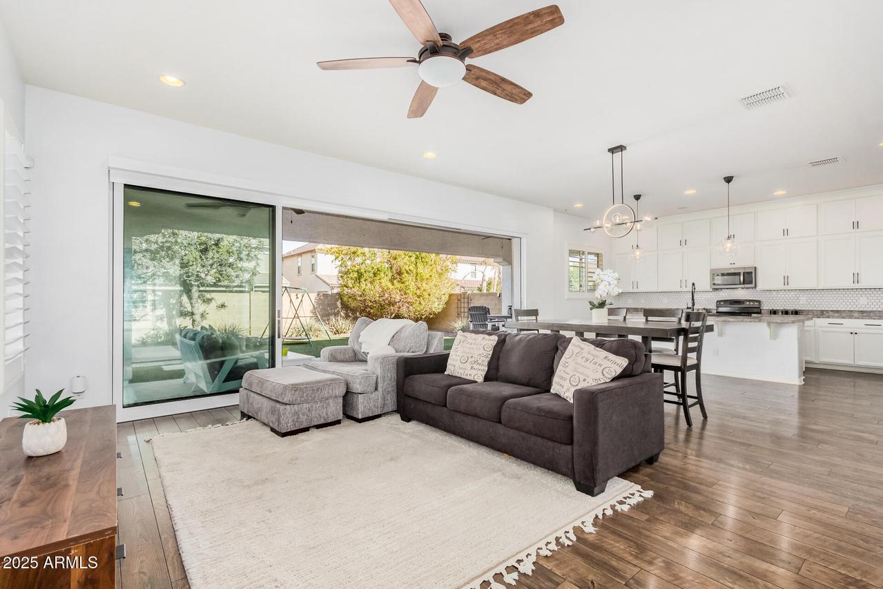 836 E Gary Ln., Phoenix, AZ 85042