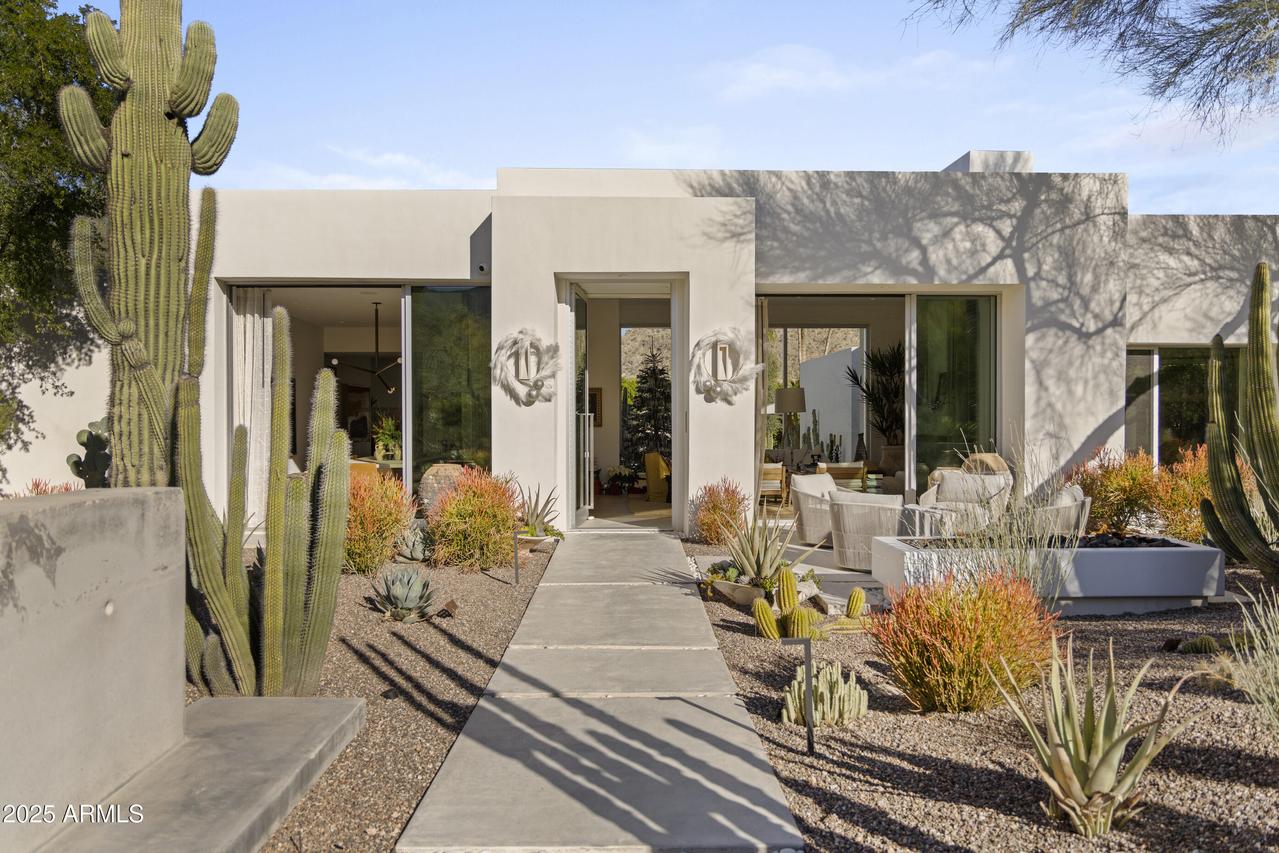 6124 N Camelback Manor Dr., Paradise Valley, AZ 85253