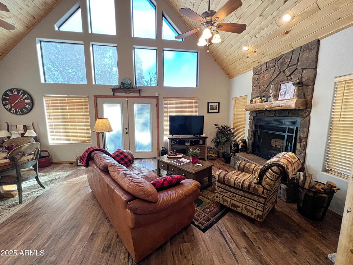 2240 Fairway Dr., Overgaard, AZ 85933