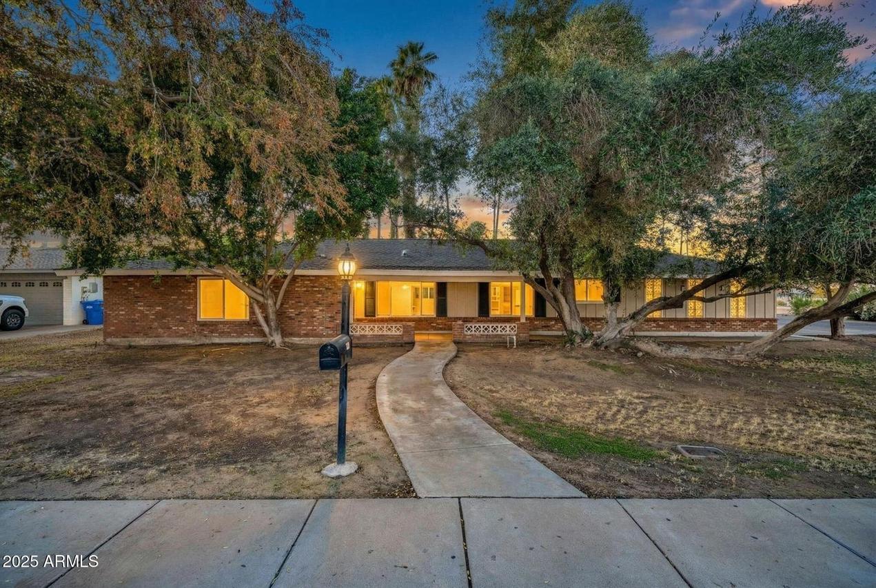 641 W Linger Ln., Phoenix, AZ 85021