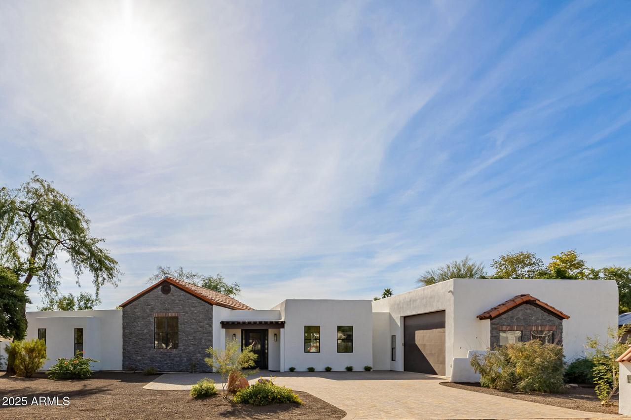 8451 W Daley Ln., Peoria, AZ 85383