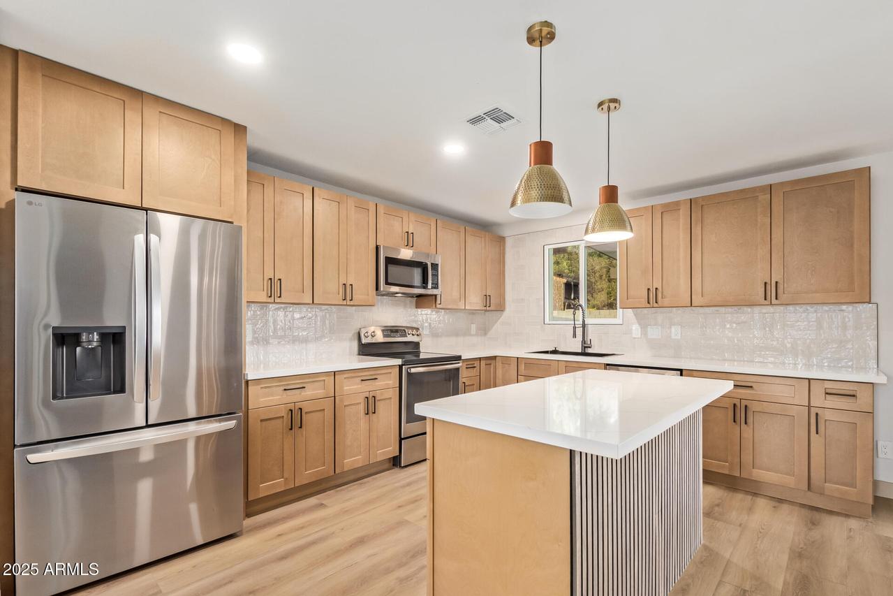 2910 W Anderson Dr., Phoenix, AZ 85053