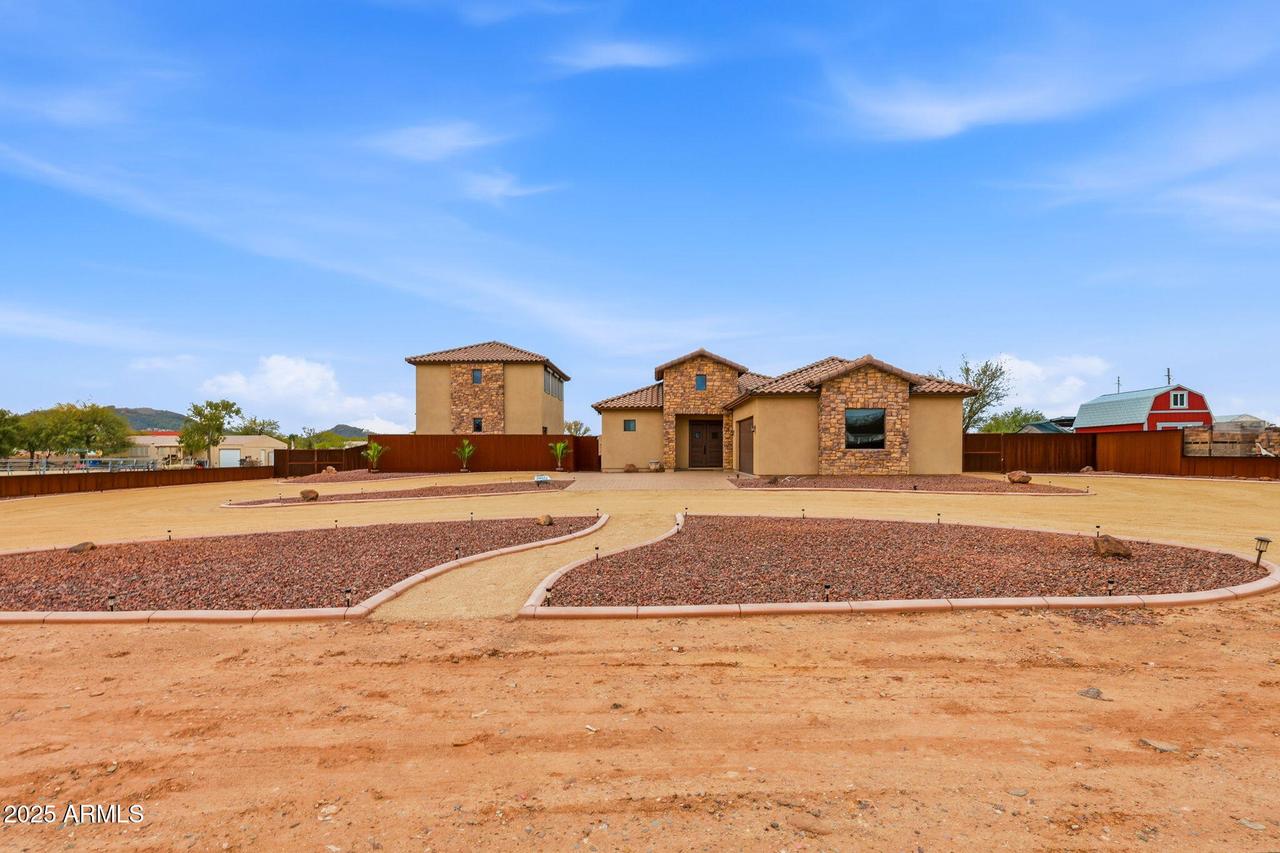 38822 N 21st Ave., Phoenix, AZ 85086