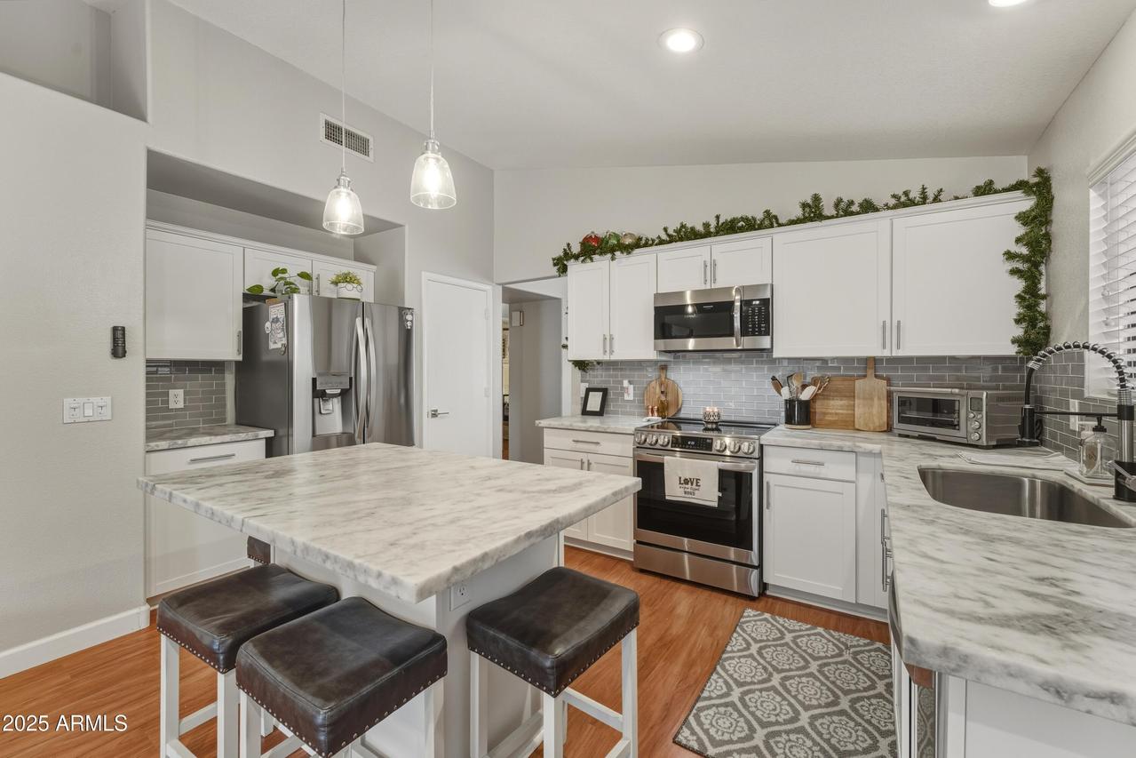 2105 E Robin Ln., Phoenix, AZ 85024