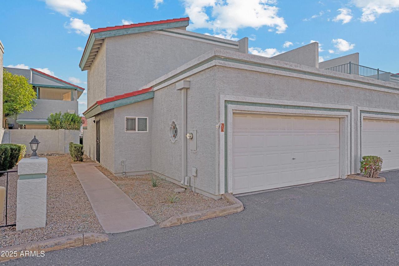 8713 N Shadow Ln., Peoria, AZ 85345