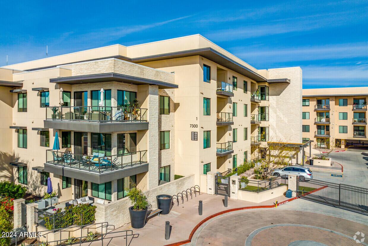 7300 E Earll Dr. #1012, Scottsdale, AZ 85251