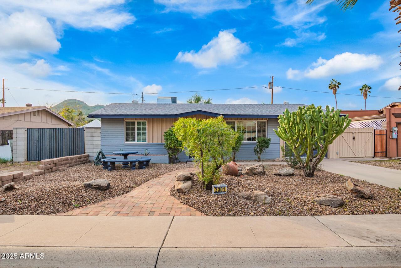 2301 E Marilyn Rd., Phoenix, AZ 85022