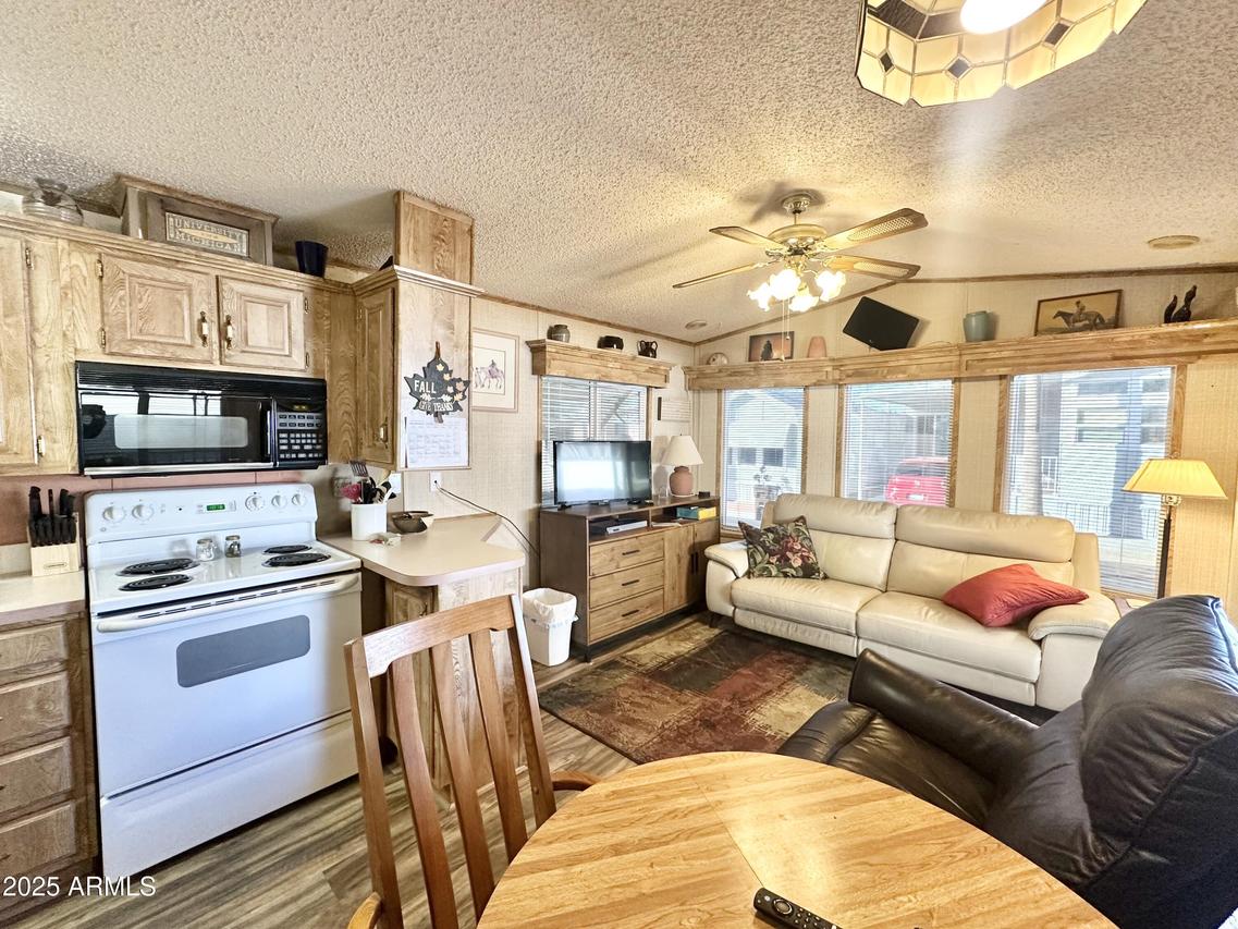 930 S Nickel Dr., Apache Junction, AZ 85119