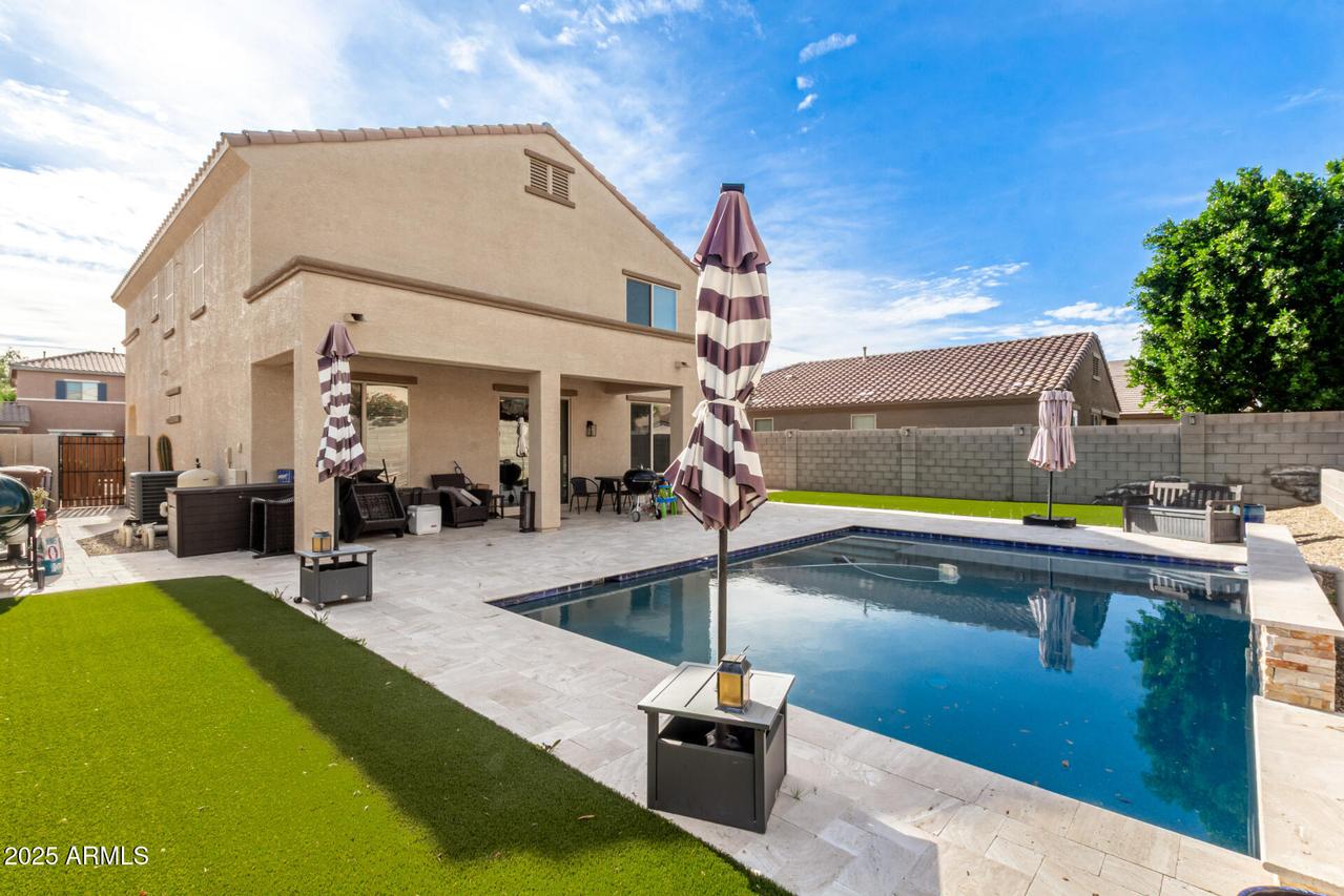 10402 W Louise Dr., Peoria, AZ 85383