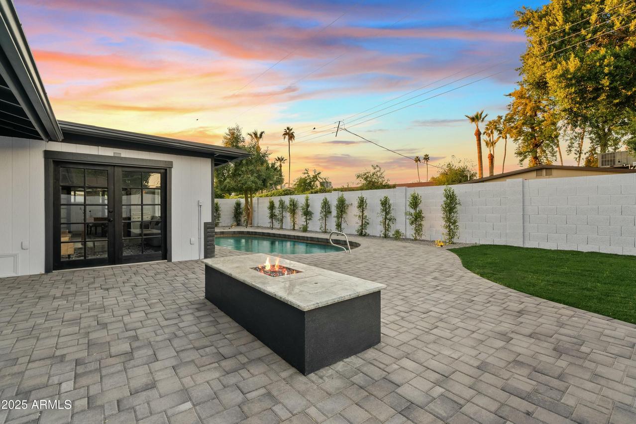 1302 W Golden Ln., Phoenix, AZ 85021