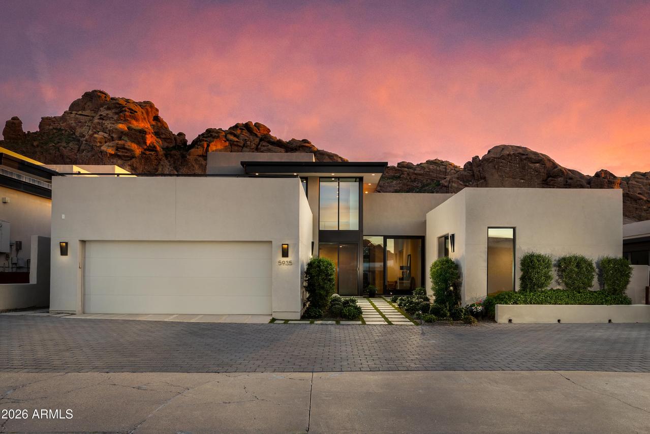 5935 N Echo Canyon Ln., Phoenix, AZ 85018