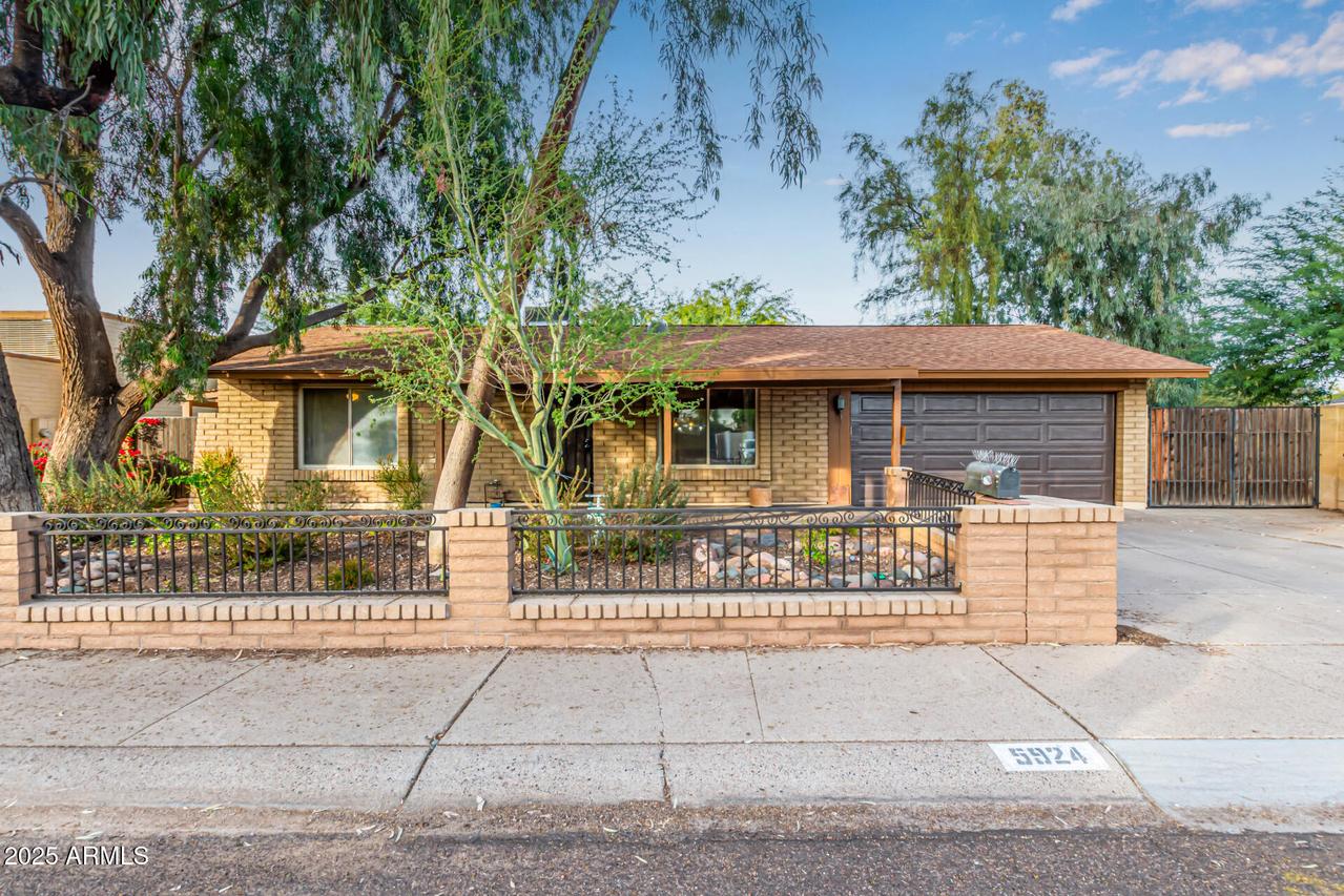 5924 W Loma Ln., Glendale, AZ 85302