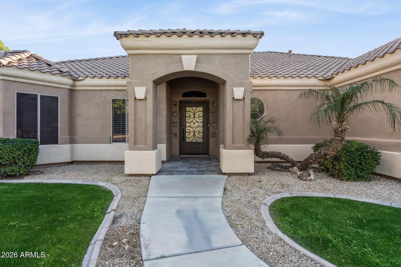 2161 E Menlo Cir., Mesa, AZ 85213