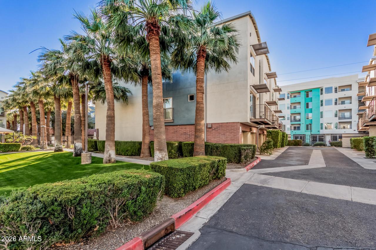 525 W Lakeside Dr. #141, Tempe, AZ 85281