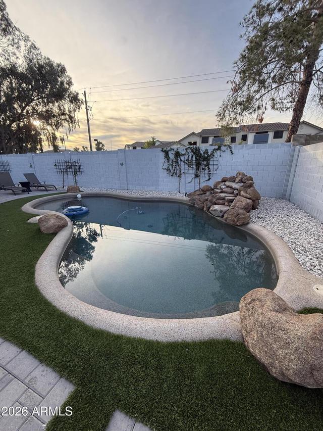 915 W Diamond Dr., Tempe, AZ 85283