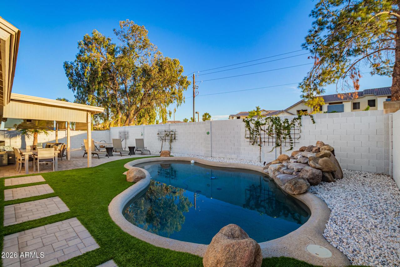 915 W Diamond Dr., Tempe, AZ 85283