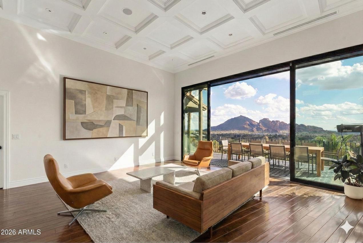 4455 E Moonlight Way, Paradise Valley, AZ 85253