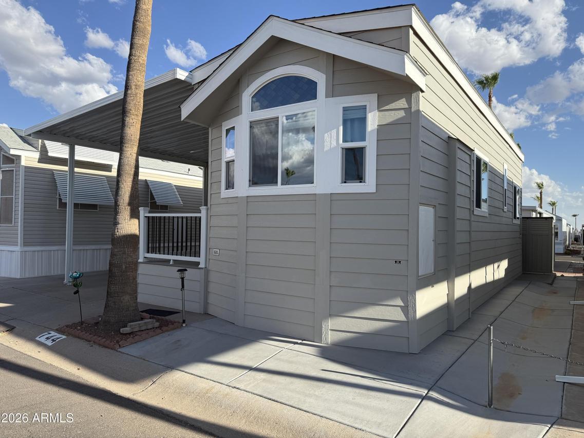 744 Emerald Dr., Apache Junction, AZ 85119