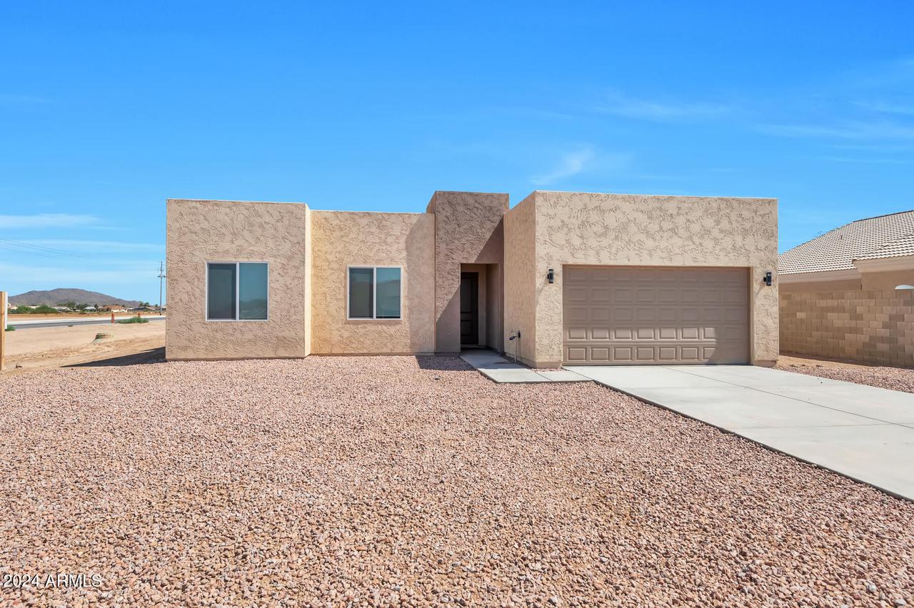 9121 W Debbie Ln., Arizona City, AZ 85123