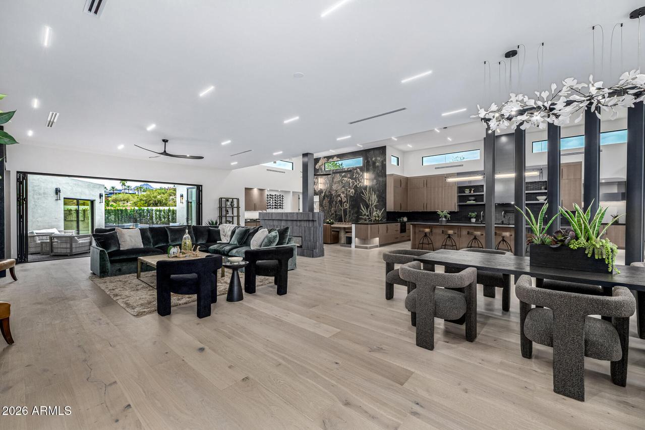 5930 N 45th Pl., Phoenix, AZ 85018