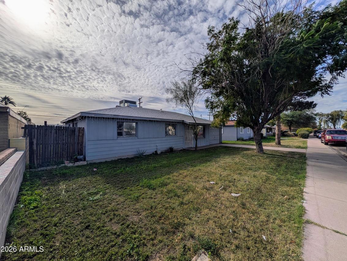 3305 W Bethany Home Rd., Phoenix, AZ 85017