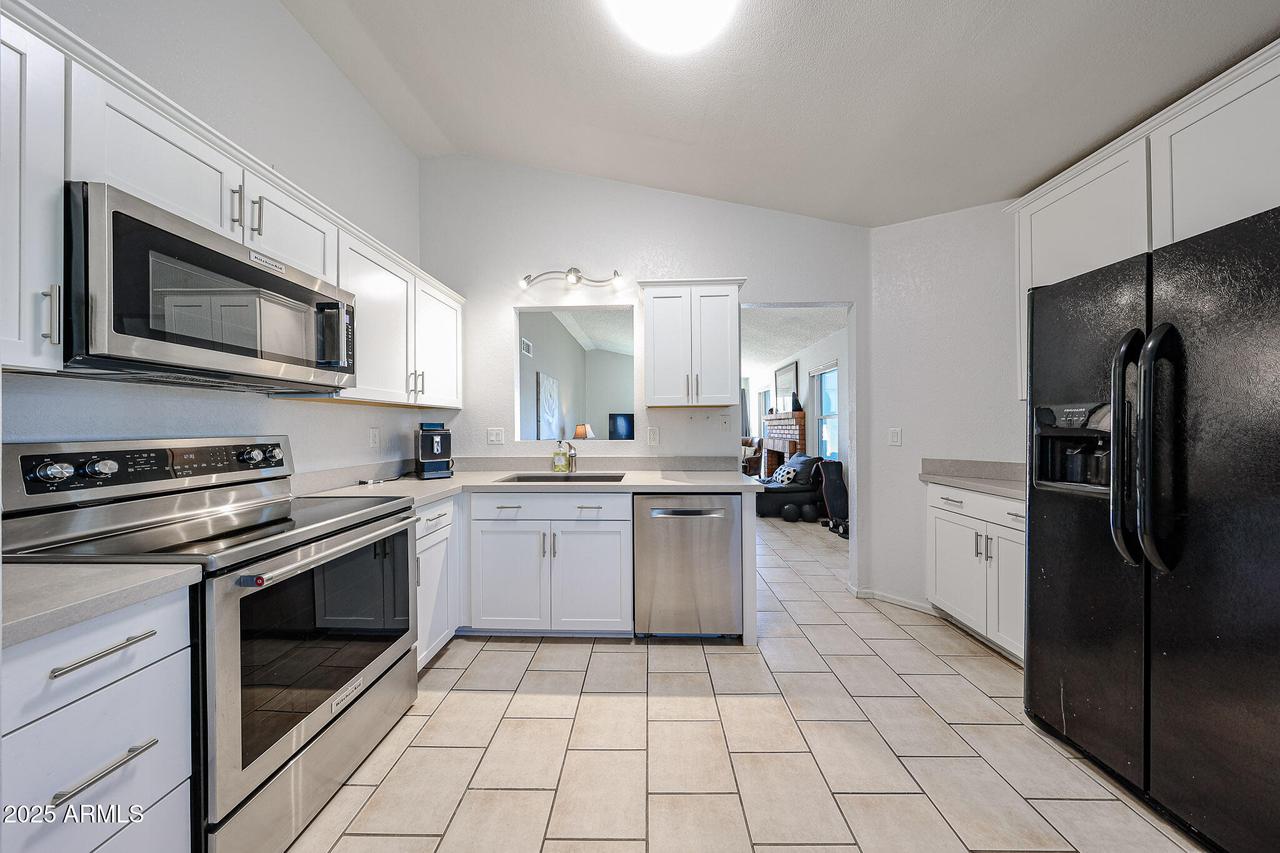 8521 W Mauna Loa Ln., Peoria, AZ 85381