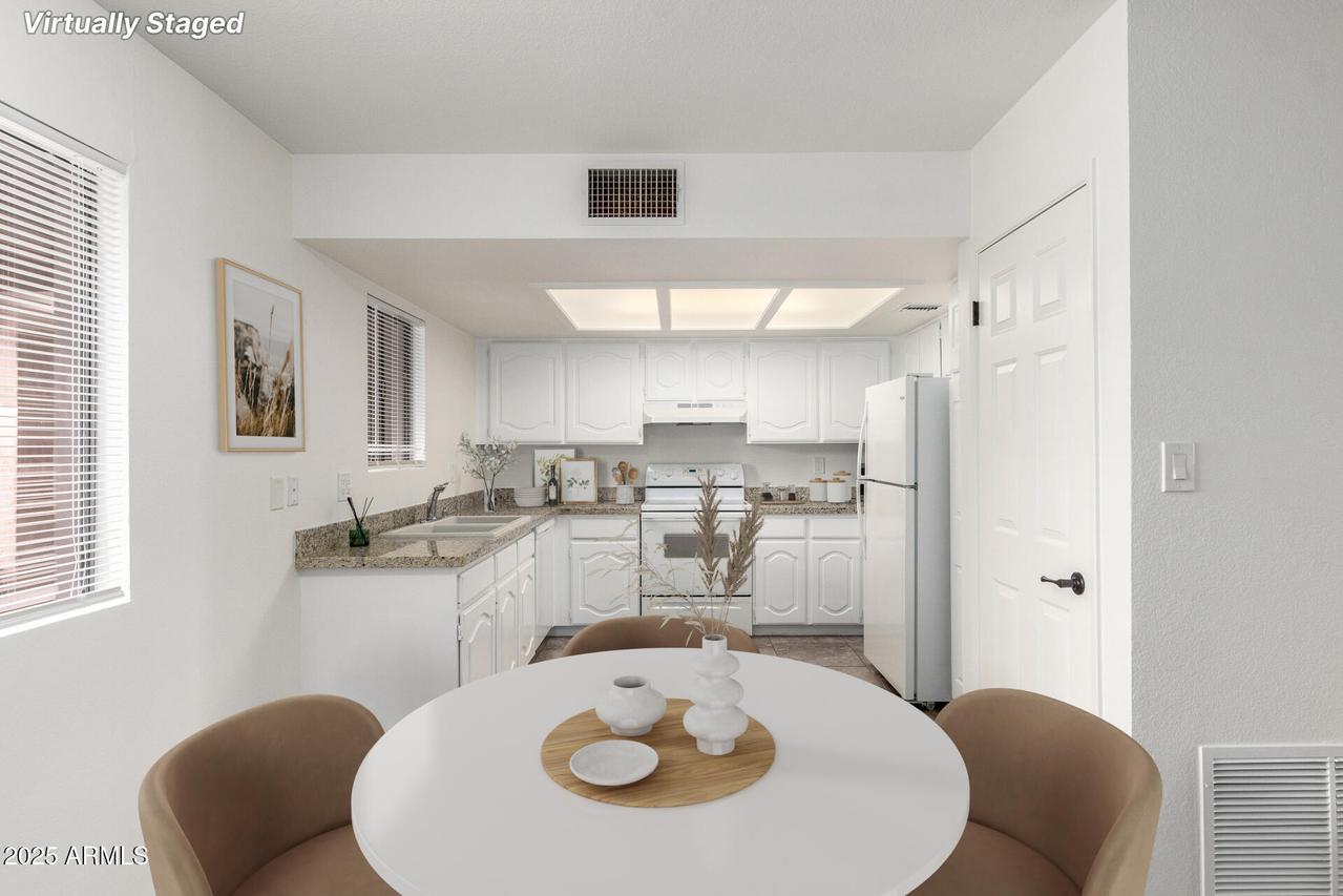 12222 N Paradise Village Pkwy. #212, Phoenix, AZ 85032