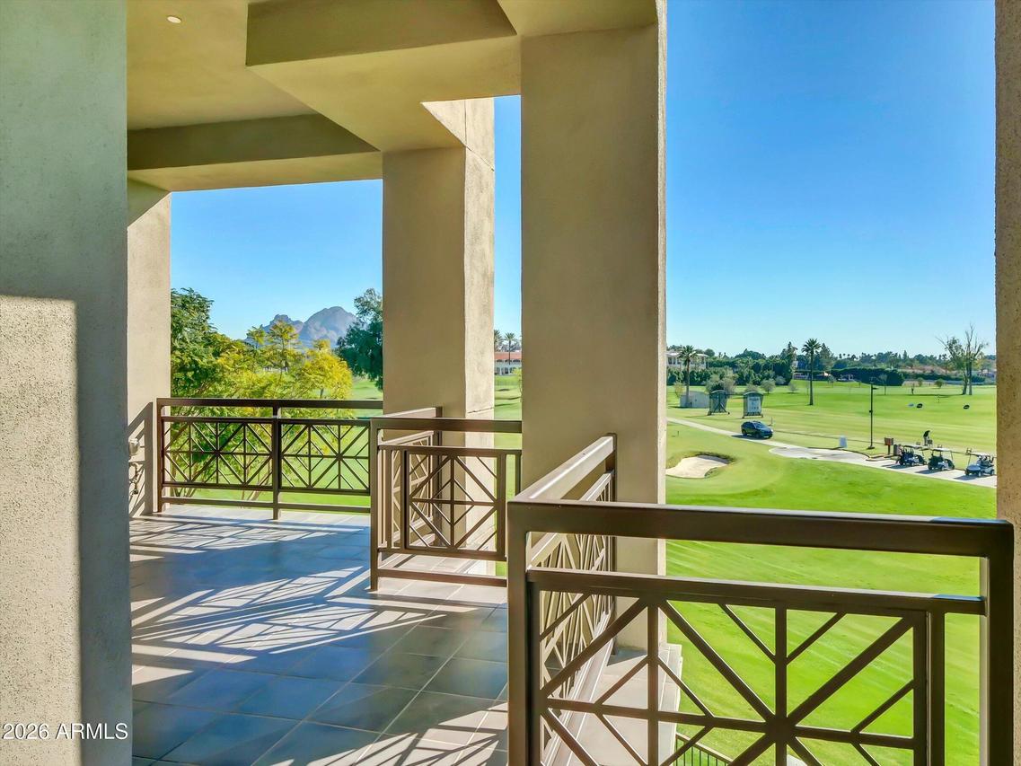 2 Biltmore Estate #211, Phoenix, AZ 85016