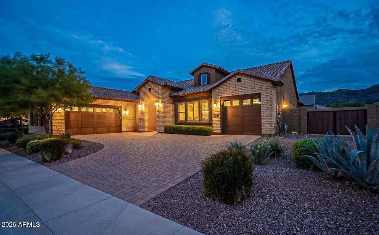 2915 E Constance Way, Phoenix, AZ 85042