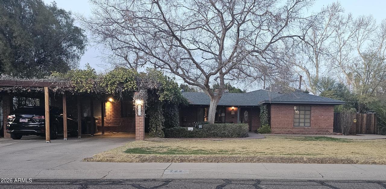 722 W Solano Dr., Phoenix, AZ 85013