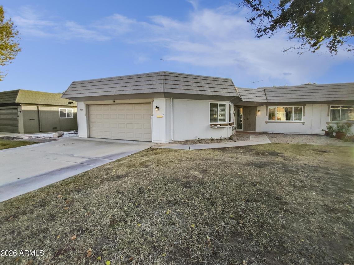 10401 W Hutton Dr., Sun City, AZ 85351