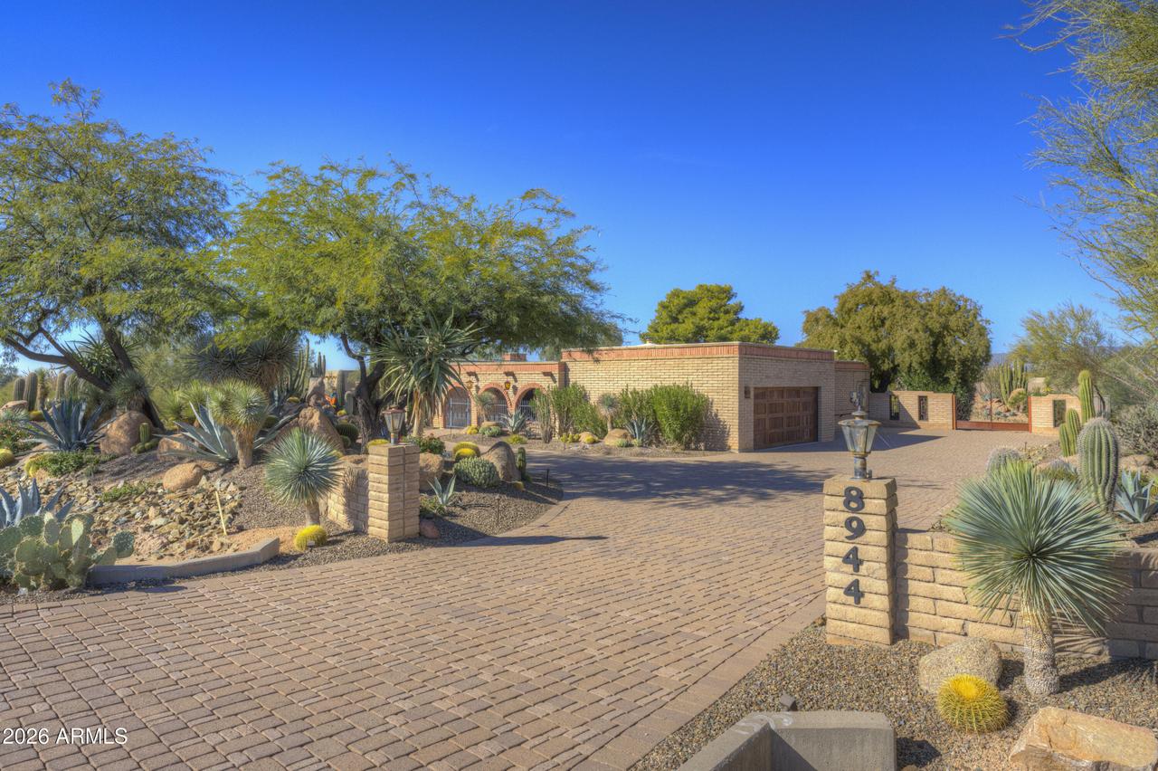 8944 E Cave Creek Rd., Carefree, AZ 85377