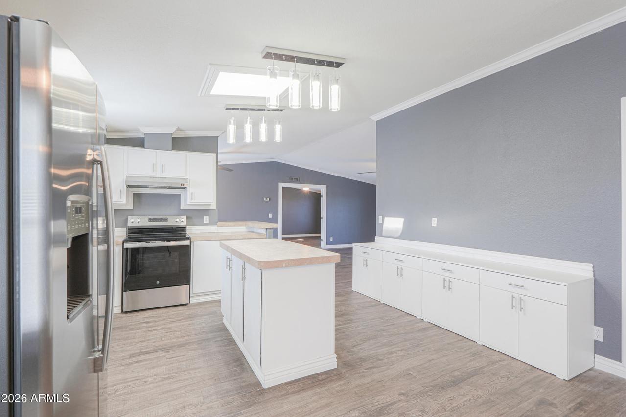 10463 N 90th Ave., Peoria, AZ 85345