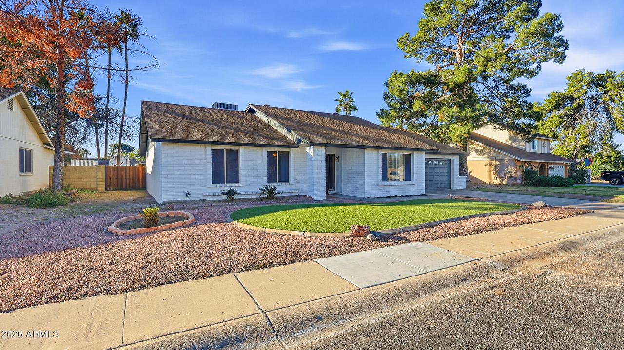 6233 W Desert Hills Dr., Glendale, AZ 85304