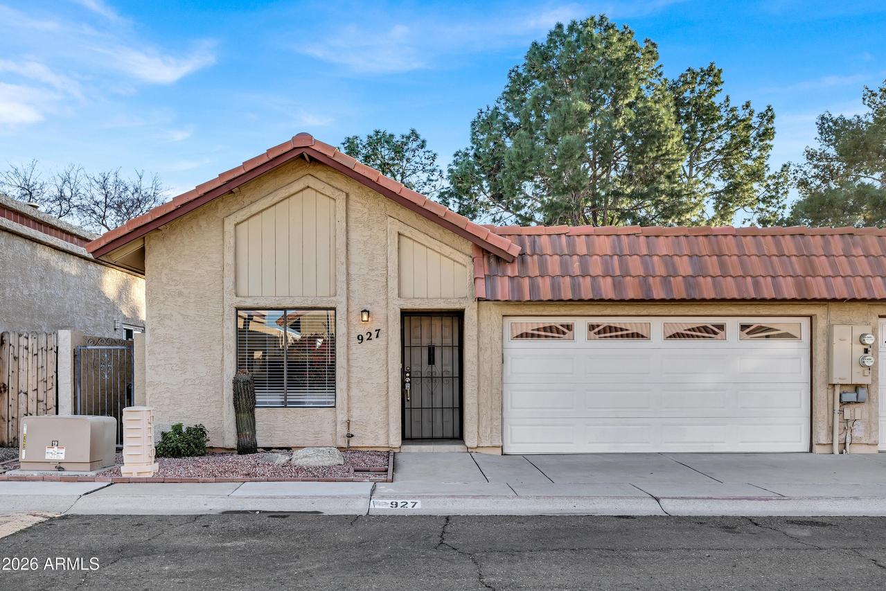 927 E Charleston Ave., Phoenix, AZ 85022