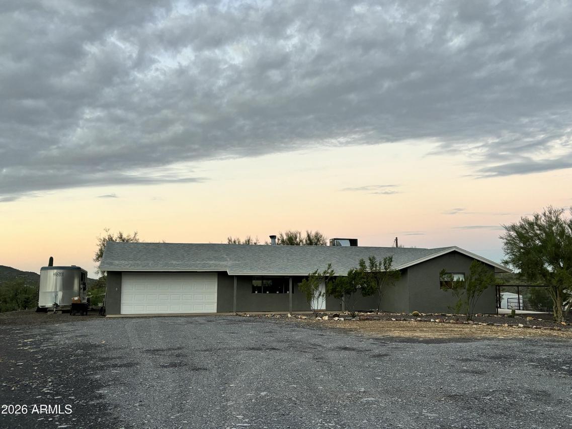 49416 N 26th Ave., New River, AZ 85087