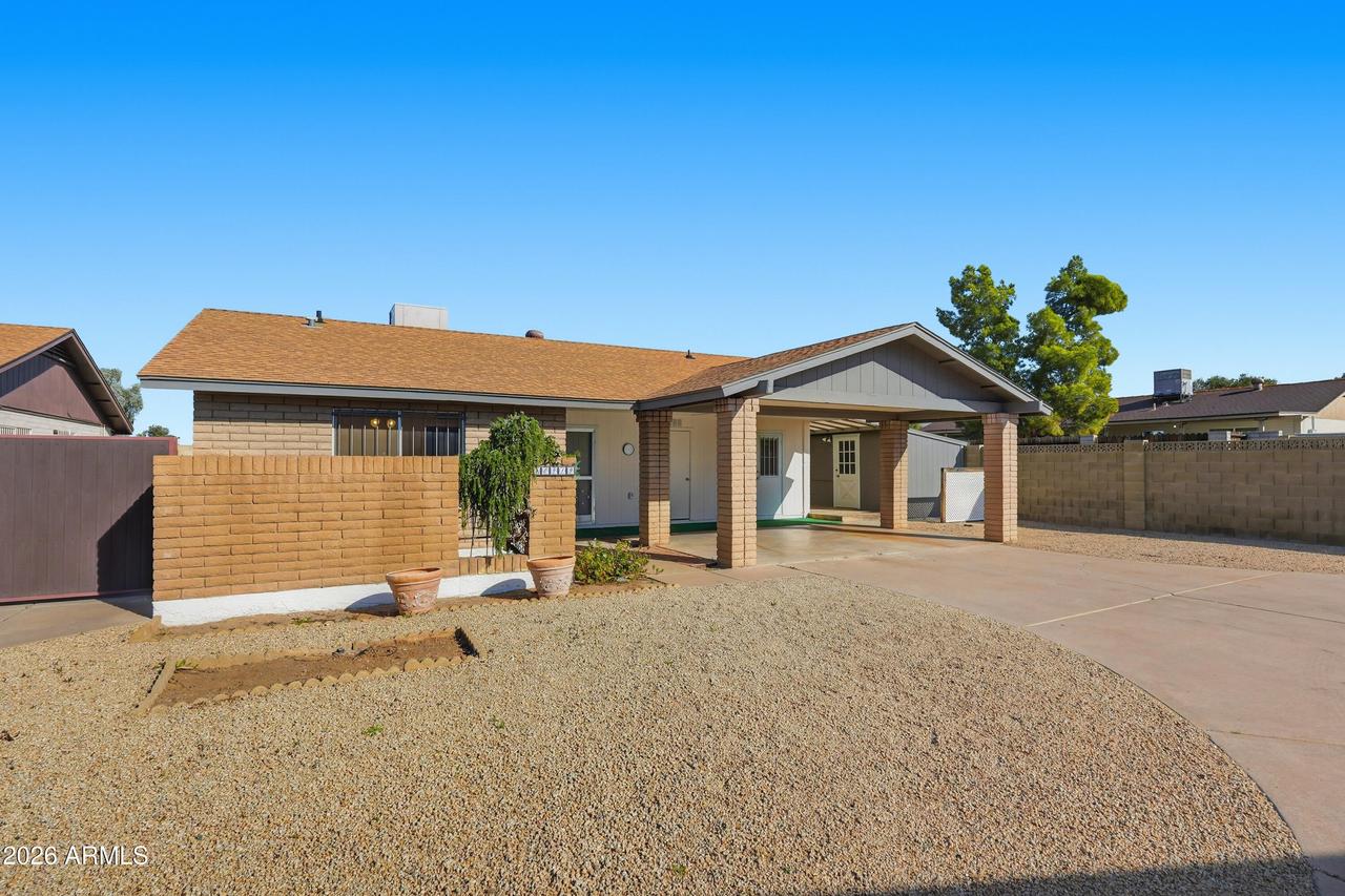 10219 N 39th Dr., Phoenix, AZ 85051