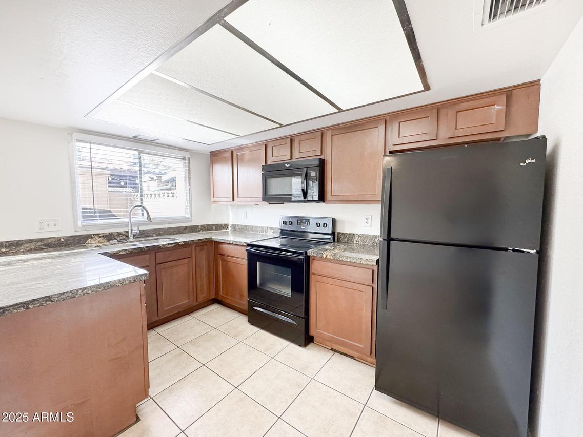 6729 N 44th Ave., Glendale, AZ 85301