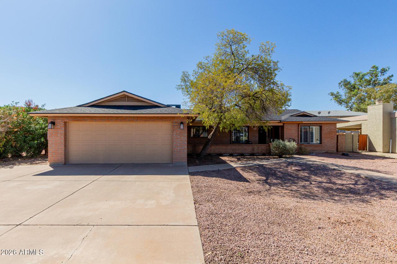 2435 E Kenwood Cir., Mesa, AZ 85213