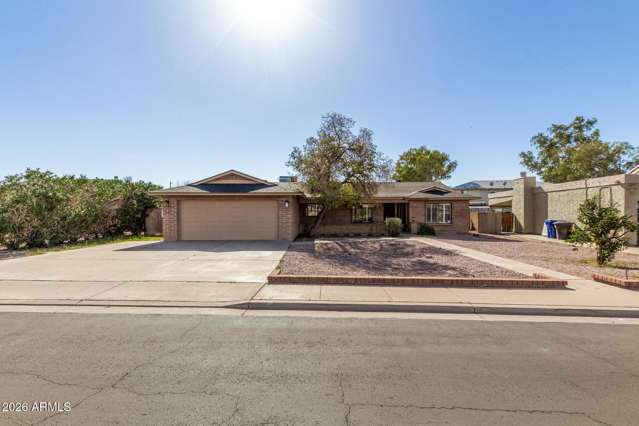 2435 E Kenwood Cir., Mesa, AZ 85213