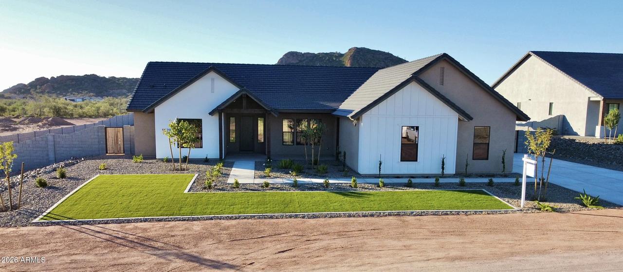 1579 W Lucky Ln., Queen Creek, AZ 85144