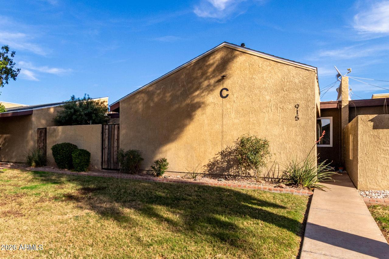915 S Hacienda Dr., Tempe, AZ 85281