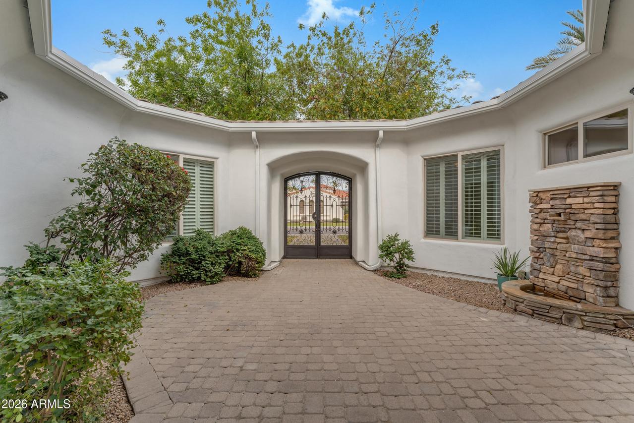 303 E Wexford Cove, Phoenix, AZ 85020