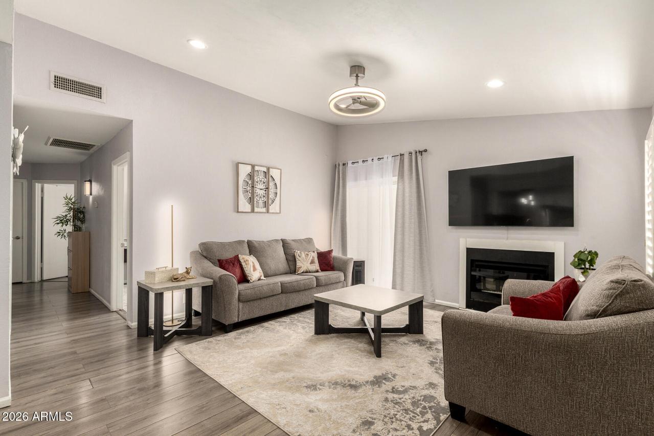 5028 W Gelding Dr., Glendale, AZ 85306