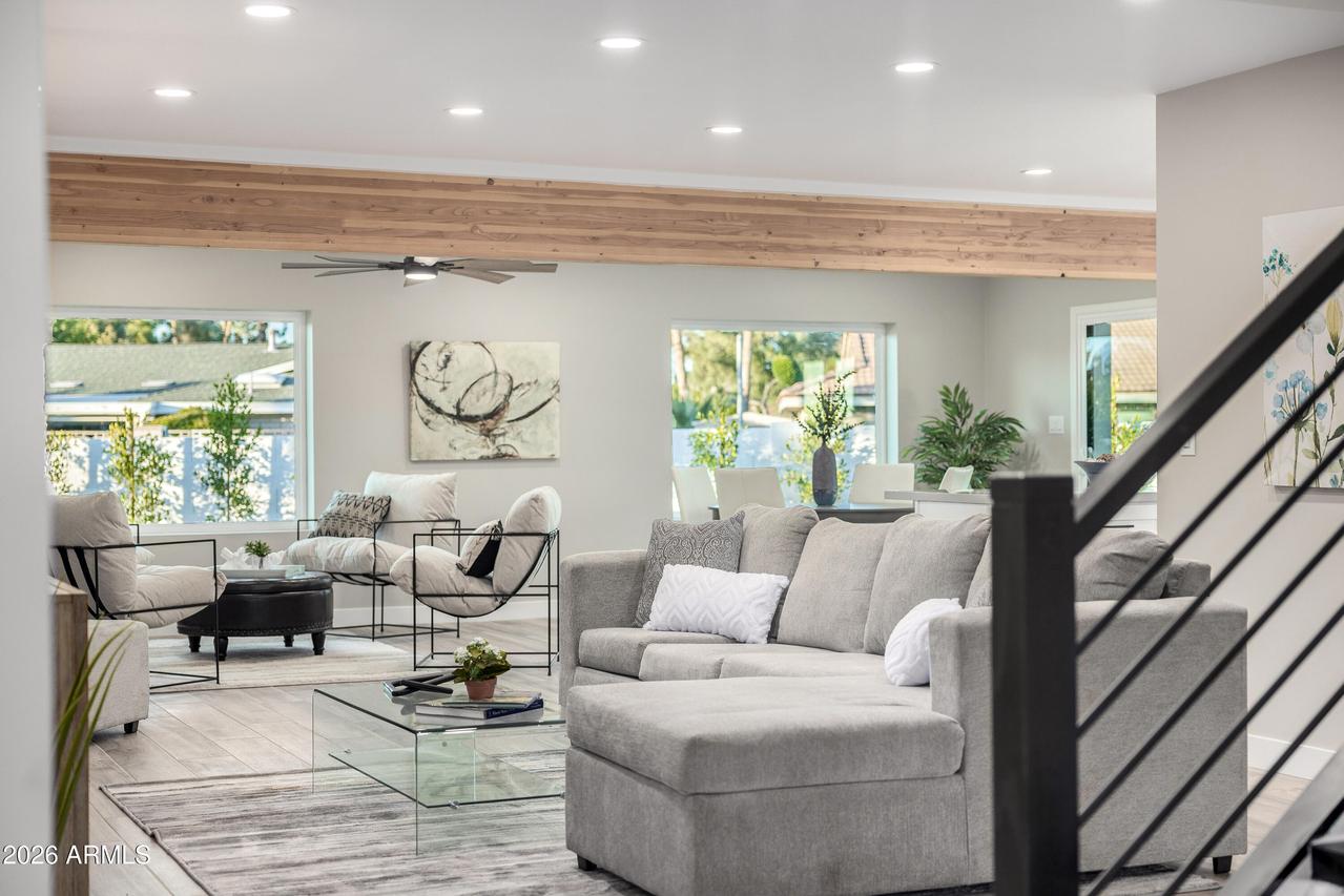 6 E Piping Rock Rd., Phoenix, AZ 85022