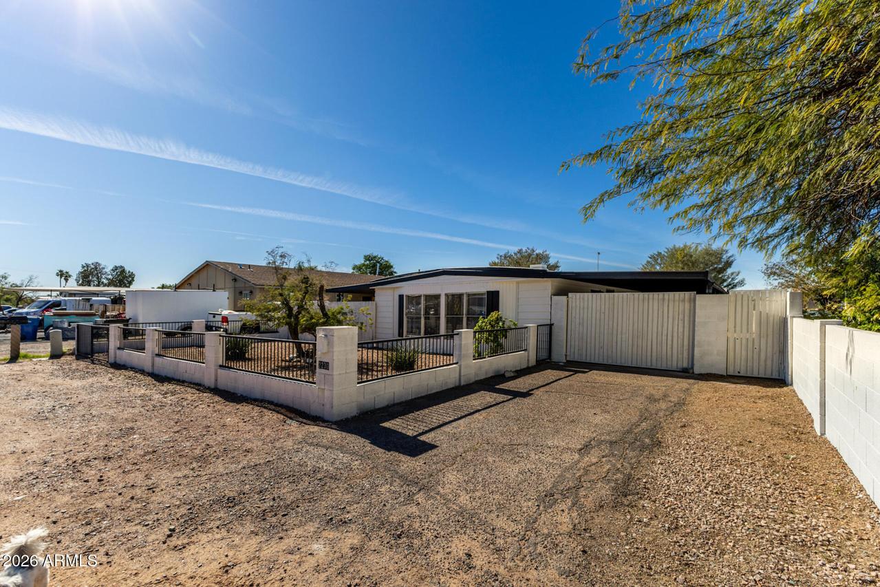 2230 N Silverton St., Mesa, AZ 85203