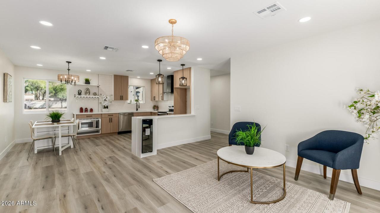 5236 S 19th Ave., Phoenix, AZ 85041