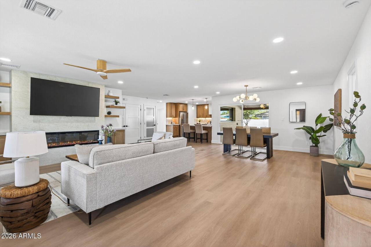 3402 E Mercer Ln., Phoenix, AZ 85028