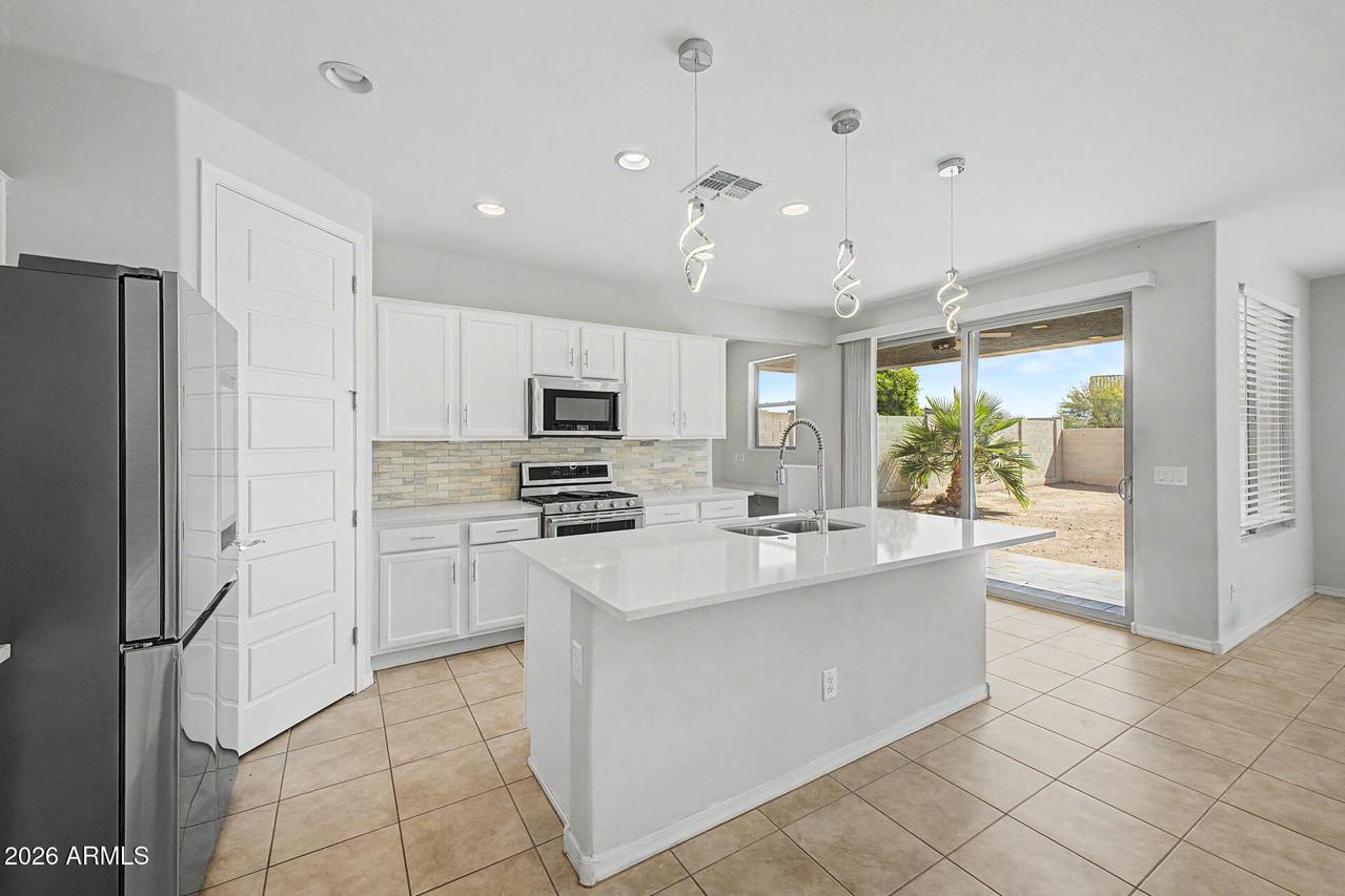 5659 N 87th Dr., Glendale, AZ 85305